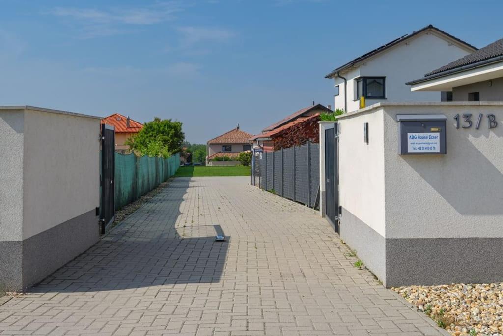 Abg House Ecser Exteriör bild