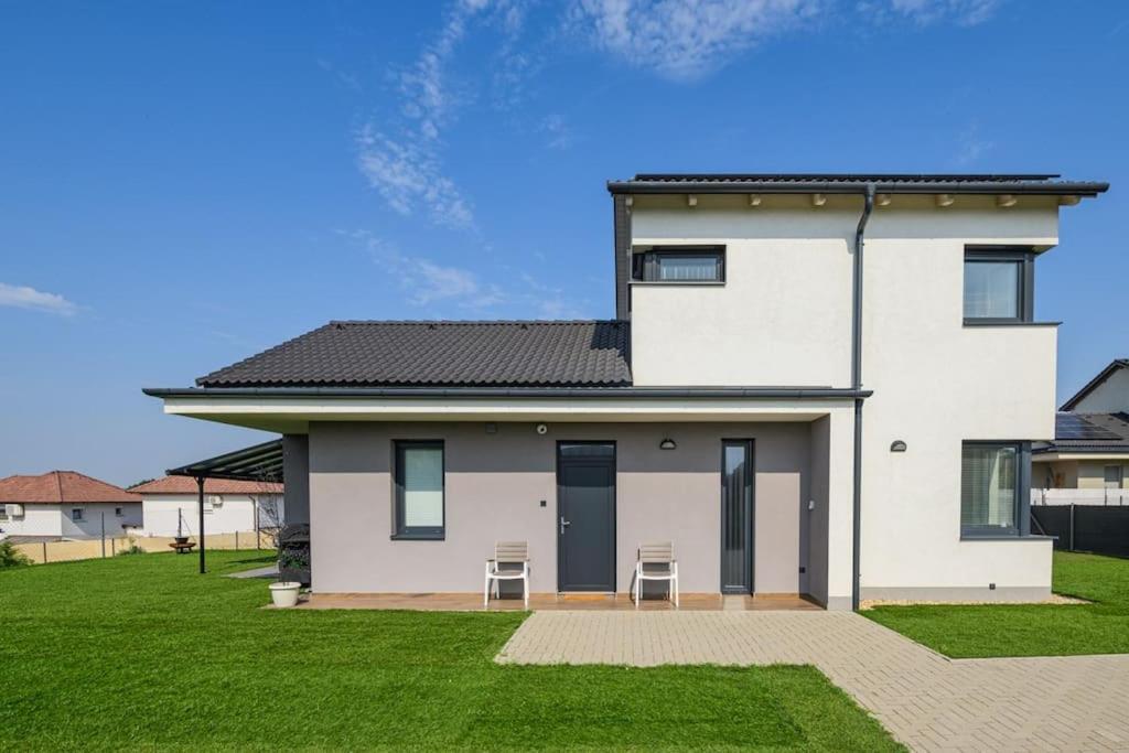 Abg House Ecser Exteriör bild